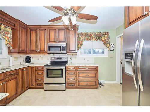 1439 Station Street, Fonthill, ON - Indoor Photo Showing Kitchen