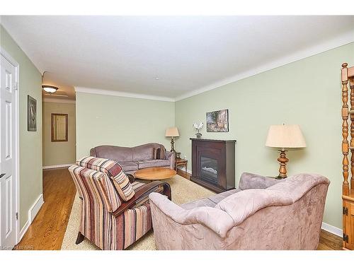 1439 Station Street, Fonthill, ON - Indoor Photo Showing Living Room With Fireplace