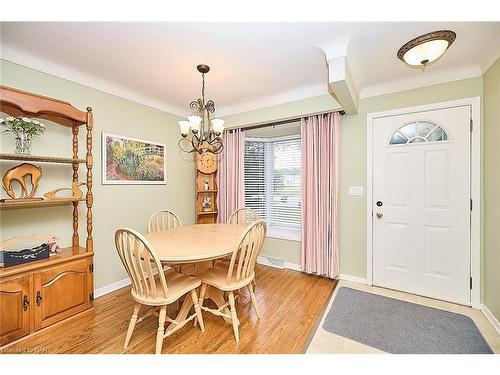 1439 Station Street, Fonthill, ON - Indoor Photo Showing Dining Room