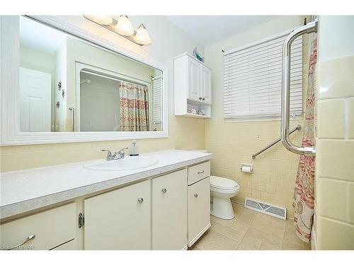 1439 Station Street, Fonthill, ON - Indoor Photo Showing Bathroom