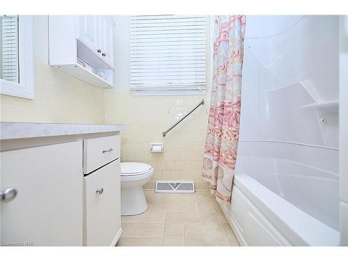 1439 Station Street, Fonthill, ON - Indoor Photo Showing Bathroom