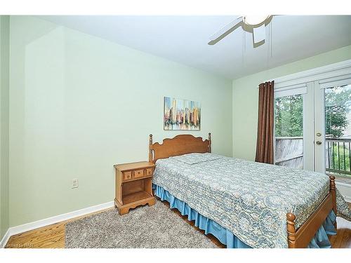 1439 Station Street, Fonthill, ON - Indoor Photo Showing Bedroom