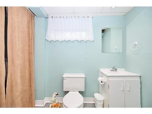 1439 Station Street, Fonthill, ON - Indoor Photo Showing Bathroom