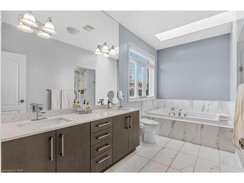 6367 Connor Crescent, Niagara Falls, ON - Indoor Photo Showing Bathroom