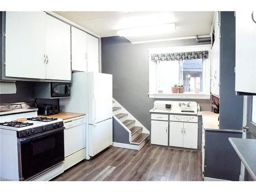 17 Elizabeth Street, Welland, ON - Indoor Photo Showing Kitchen