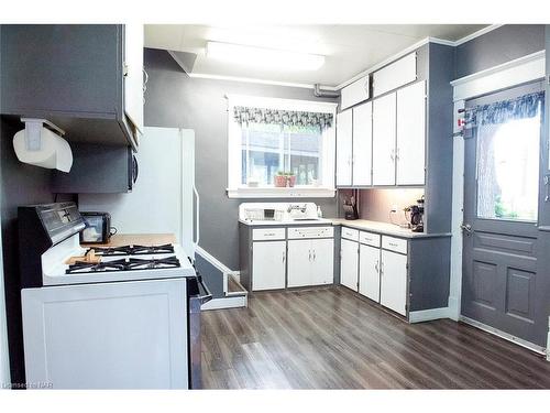 17 Elizabeth Street, Welland, ON - Indoor Photo Showing Kitchen