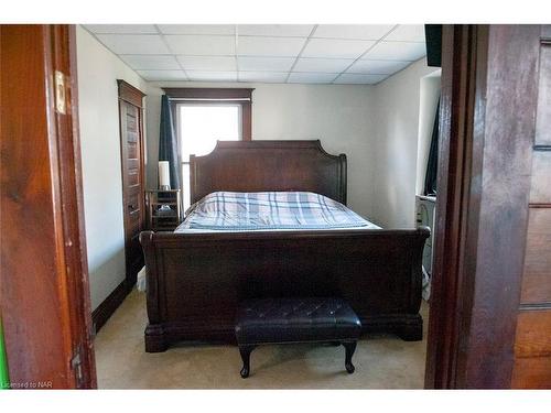 17 Elizabeth Street, Welland, ON - Indoor Photo Showing Bedroom