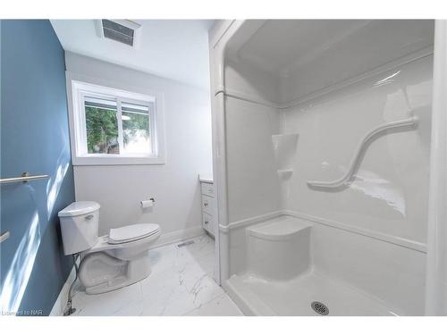 6611 O'Neil Street, Niagara Falls, ON - Indoor Photo Showing Bathroom