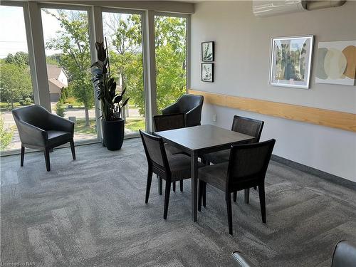 105 Vansickle Road Road, St. Catharines, ON - Indoor Photo Showing Dining Room