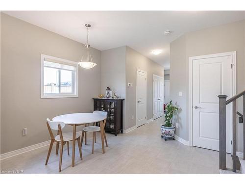 7299 Sherrilee Crescent, Niagara Falls, ON - Indoor Photo Showing Dining Room