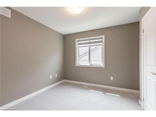 7299 Sherrilee Crescent, Niagara Falls, ON - Indoor Photo Showing Other Room