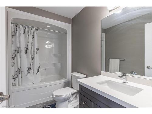 7299 Sherrilee Crescent, Niagara Falls, ON - Indoor Photo Showing Bathroom