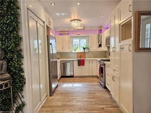 381 Washington Road, Fort Erie, ON - Indoor Photo Showing Kitchen