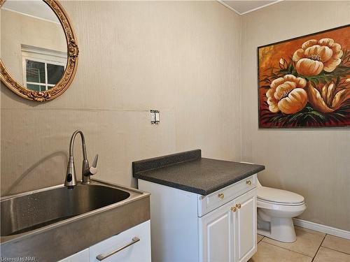 381 Washington Road, Fort Erie, ON - Indoor Photo Showing Bathroom