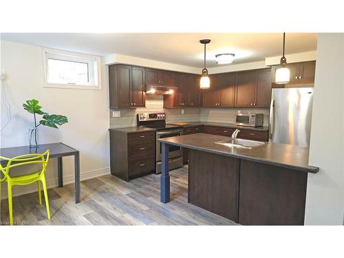 2 Adie Place, St. Catharines, ON - Indoor Photo Showing Kitchen