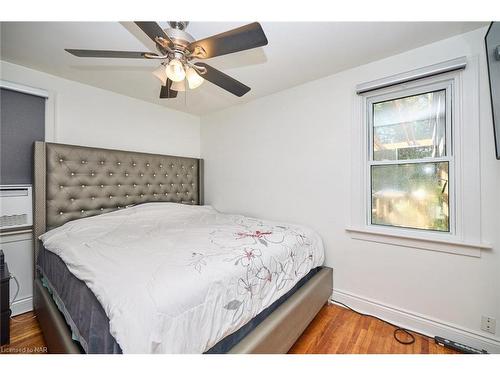 5737 Brookfield Avenue, Niagara Falls, ON - Indoor Photo Showing Bedroom