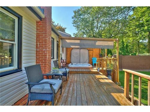 5737 Brookfield Avenue, Niagara Falls, ON - Outdoor With Deck Patio Veranda With Exterior