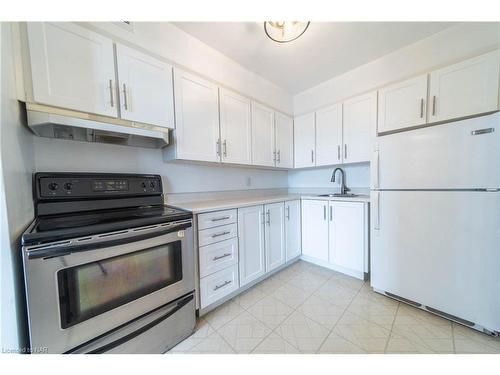 406-35 Towering Heights Boulevard, St. Catharines, ON - Indoor Photo Showing Kitchen