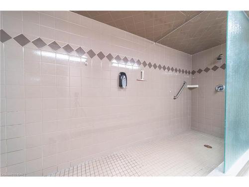 406-35 Towering Heights Boulevard, St. Catharines, ON - Indoor Photo Showing Bathroom