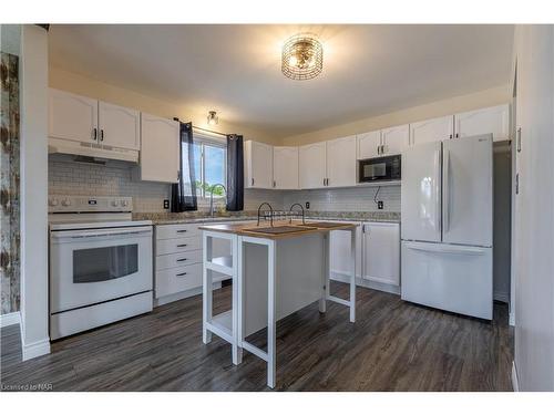 19 Wallace Avenue, Port Colborne, ON - Indoor Photo Showing Kitchen