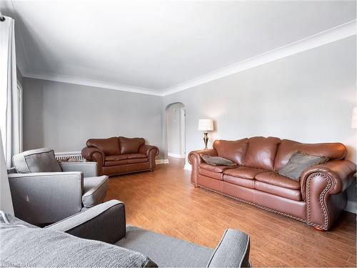 107 Ost Avenue, Port Colborne, ON - Indoor Photo Showing Living Room