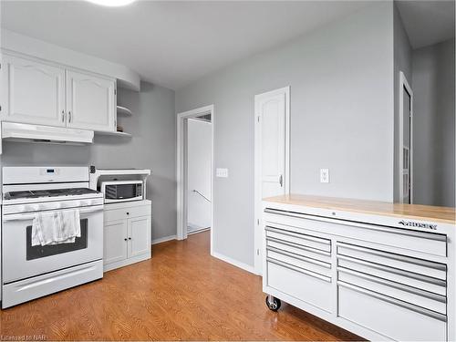 107 Ost Avenue, Port Colborne, ON - Indoor Photo Showing Kitchen