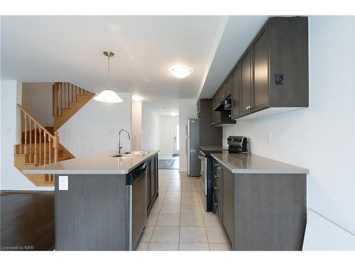 7711 Redbud Lane, Niagara Falls, ON - Indoor Photo Showing Kitchen With Double Sink