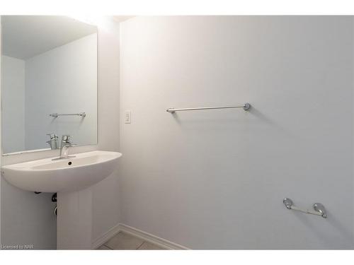 7711 Redbud Lane, Niagara Falls, ON - Indoor Photo Showing Bathroom