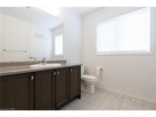 7711 Redbud Lane, Niagara Falls, ON - Indoor Photo Showing Bathroom