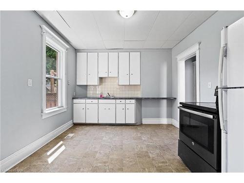 78 Chaplin Avenue, St. Catharines, ON - Indoor Photo Showing Kitchen