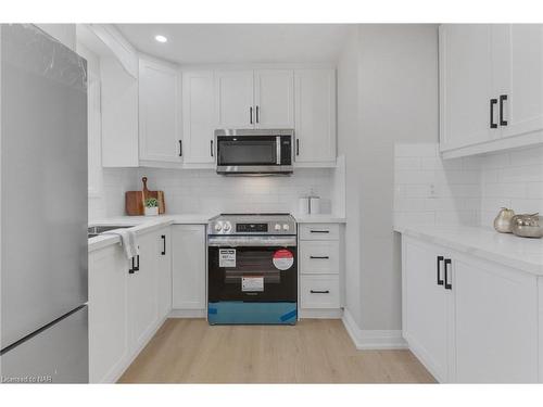 131 Manning Avenue, Hamilton, ON - Indoor Photo Showing Kitchen