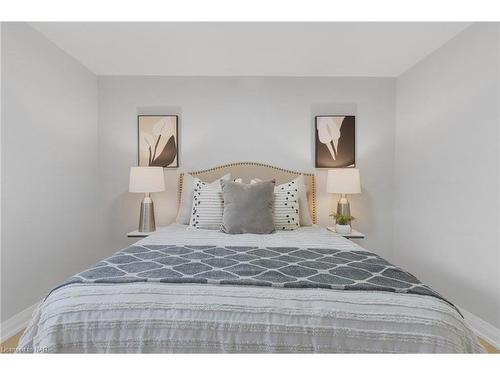 131 Manning Avenue, Hamilton, ON - Indoor Photo Showing Bedroom