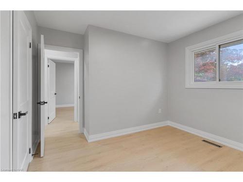 131 Manning Avenue, Hamilton, ON - Indoor Photo Showing Other Room