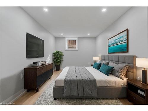 131 Manning Avenue, Hamilton, ON - Indoor Photo Showing Bedroom