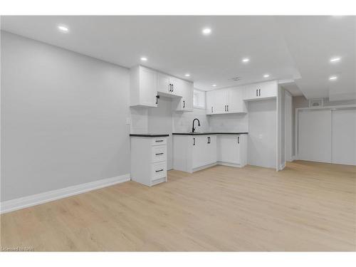 131 Manning Avenue, Hamilton, ON - Indoor Photo Showing Kitchen