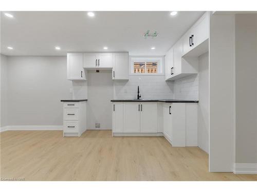 131 Manning Avenue, Hamilton, ON - Indoor Photo Showing Kitchen