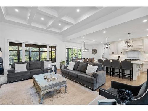 18 Four Mile Creek Road, Niagara-On-The-Lake, ON - Indoor Photo Showing Living Room