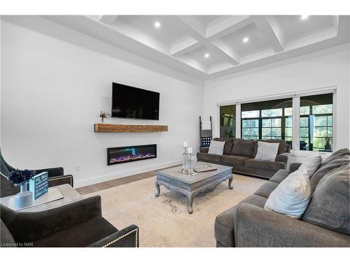 18 Four Mile Creek Road, Niagara-On-The-Lake, ON - Indoor Photo Showing Living Room With Fireplace