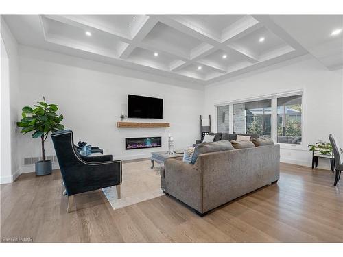 18 Four Mile Creek Road, Niagara-On-The-Lake, ON - Indoor Photo Showing Living Room With Fireplace