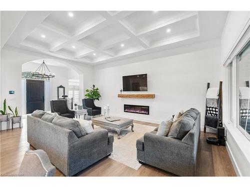 18 Four Mile Creek Road, Niagara-On-The-Lake, ON - Indoor Photo Showing Living Room With Fireplace