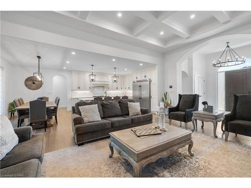 18 Four Mile Creek Road, Niagara-On-The-Lake, ON - Indoor Photo Showing Living Room