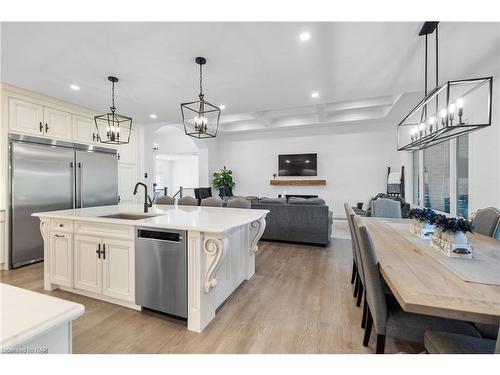 18 Four Mile Creek Road, Niagara-On-The-Lake, ON - Indoor Photo Showing Kitchen With Upgraded Kitchen