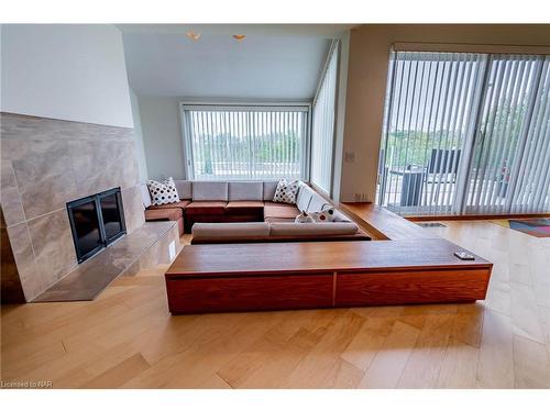 5109 River Road, Niagara Falls, ON - Indoor Photo Showing Living Room With Fireplace