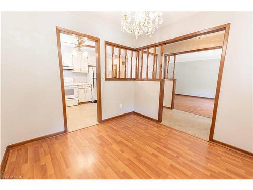 10 Dundas Crescent, St. Catharines, ON - Indoor Photo Showing Kitchen With Double Sink