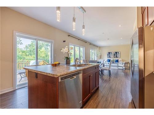 38-7333 Lionshead Avenue, Niagara Falls, ON - Indoor Photo Showing Kitchen With Double Sink