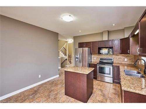 58 Carlisle Drive, Welland, ON - Indoor Photo Showing Kitchen With Double Sink