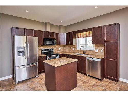 58 Carlisle Drive, Welland, ON - Indoor Photo Showing Kitchen With Double Sink