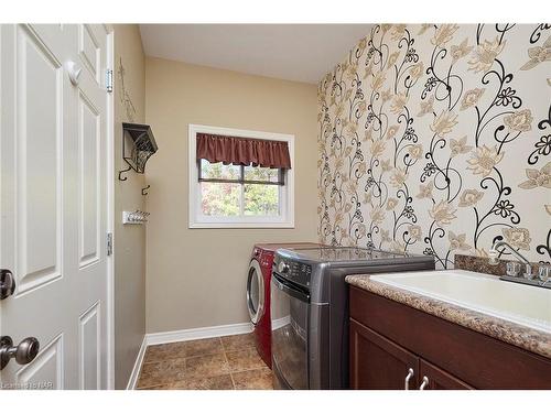 58 Carlisle Drive, Welland, ON - Indoor Photo Showing Laundry Room