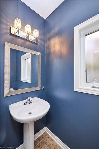 58 Carlisle Drive, Welland, ON - Indoor Photo Showing Bathroom