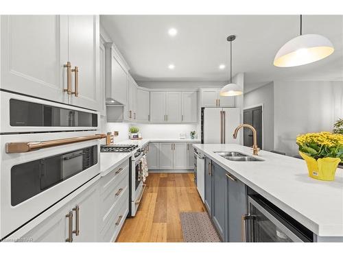 10-300 Richmond St Street, Thorold, ON - Indoor Photo Showing Kitchen With Double Sink With Upgraded Kitchen